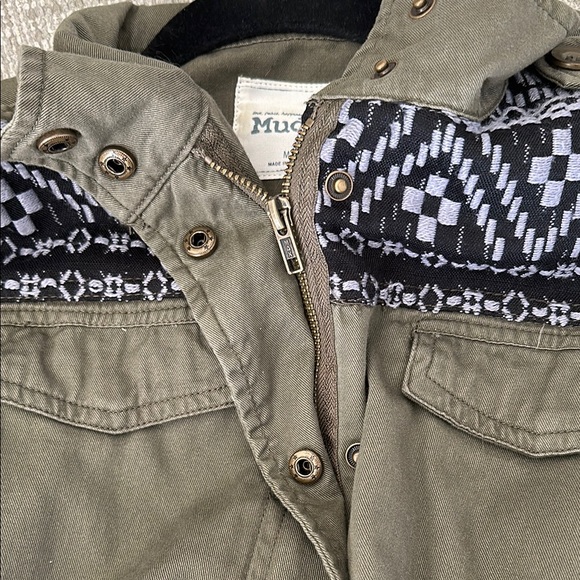 Lightweight Jacket - Picture 4 of 5